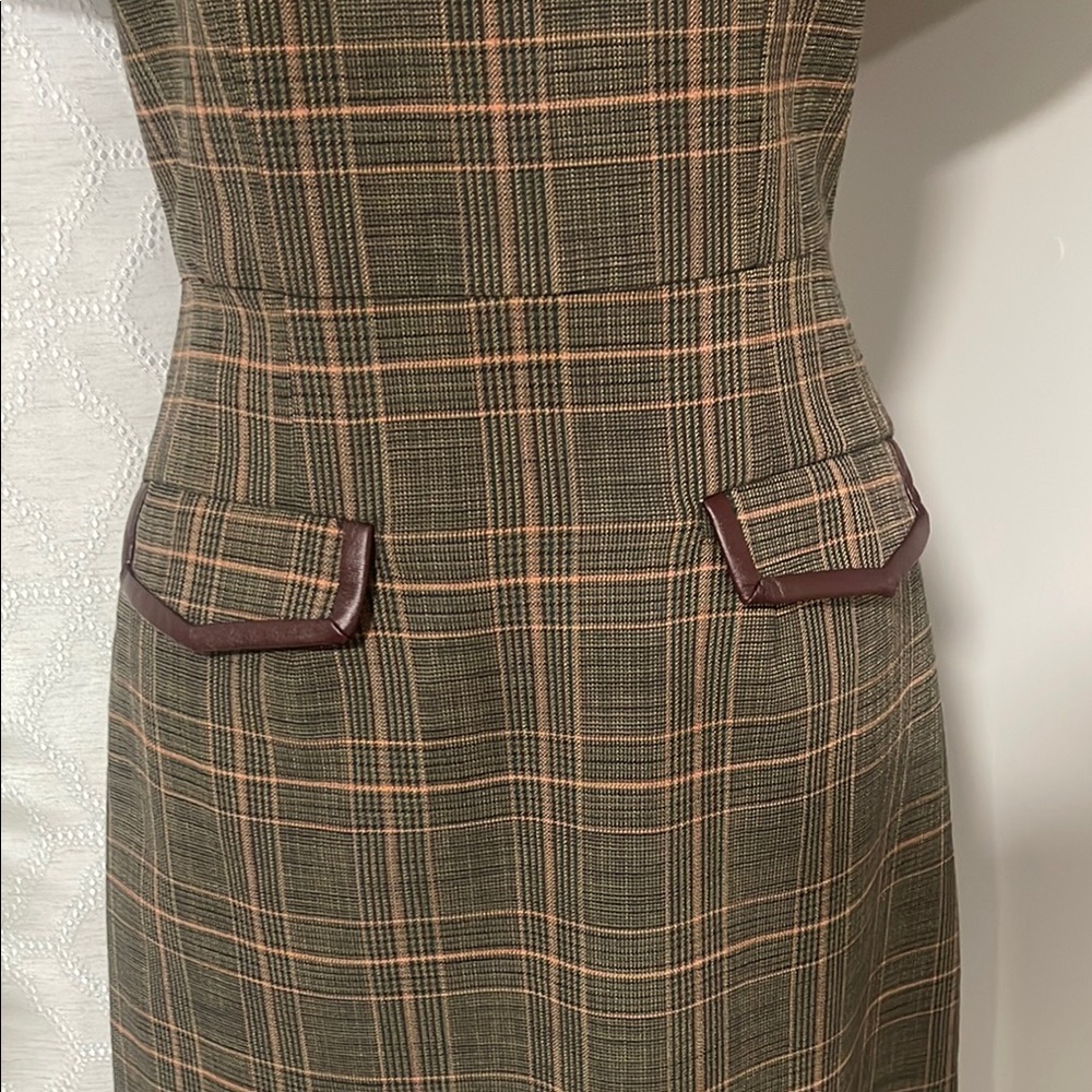 Trina Turk Brown Sheath Mini Dress Short Sleeve Crew Neck size 2 NWT - Picture 2 of 5